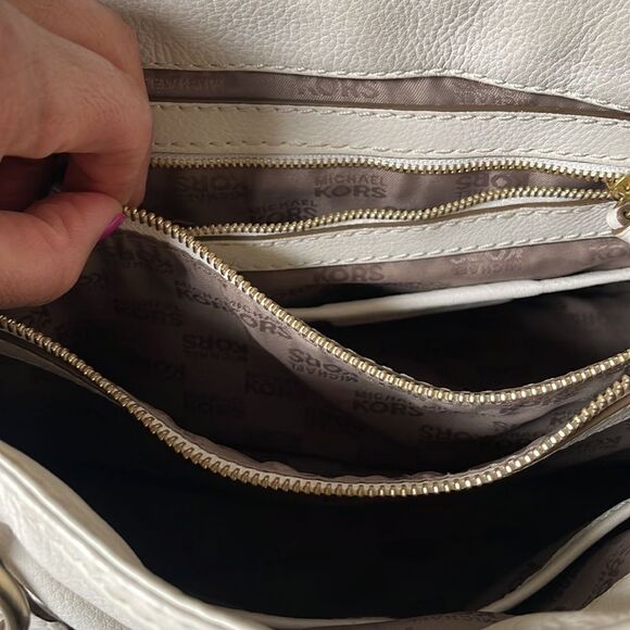 MICHAEL KORS LEATHER SHOULDER BAG - Picture 13 of 13